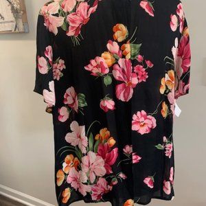 Beautiful Lightweight Top Size 20